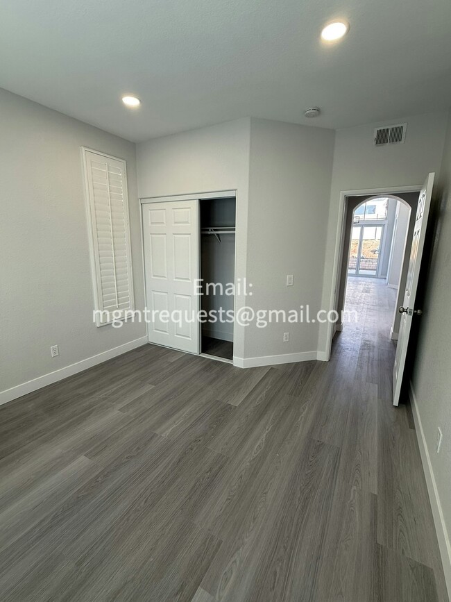 Building Photo - 2231 Thyme Dr