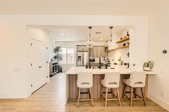 Building Photo - 2724 Mintlaw Ave