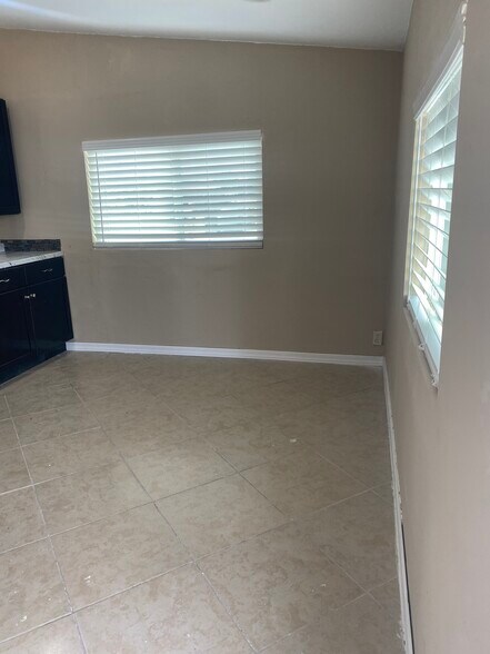 Building Photo - 6627 S 22nd Pl