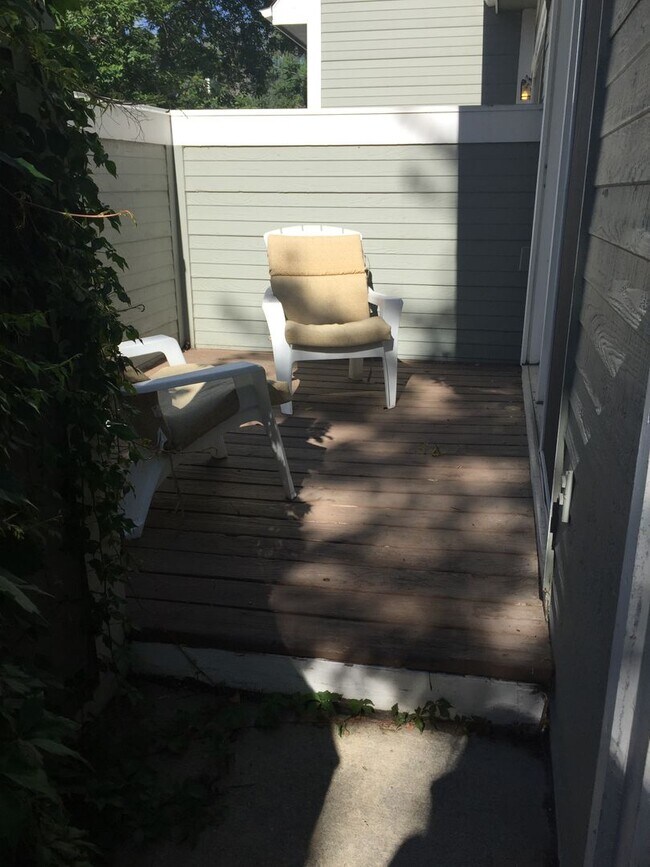 Building Photo - Super sunny & sweet 1 bedroom condo in the heart of Boulder