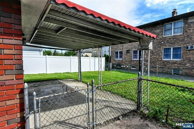 Building Photo - 348 Westminster Pl