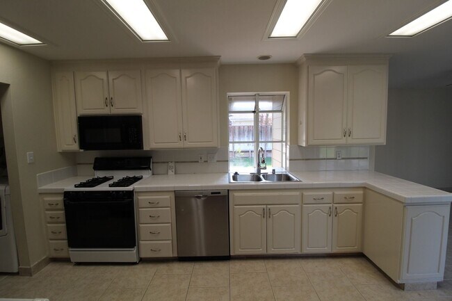 Building Photo - Concord/ Walnut Creek Border! 2172 sq ft home on Huge lot with swimming pool!