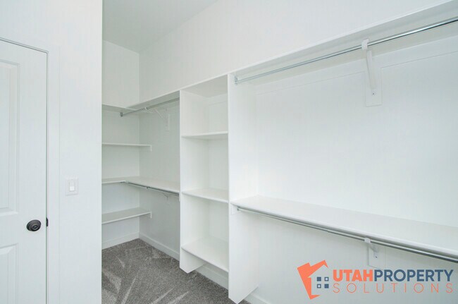 Building Photo - 5348 W South Jordan Pky
