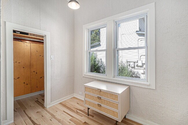 Building Photo - Beautiful Single Family Home Available Now!