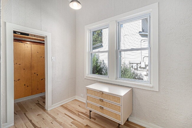 Building Photo - "Charming 3-Bed Oasis with Gleaming Hardwood Floors in the Heart of Boulder!"