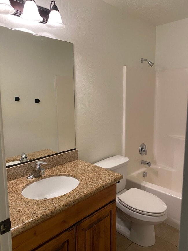 Building Photo - MILLCREEK SPRINGS TOWNHOME