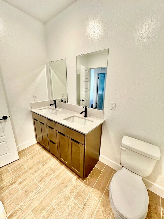 Building Photo - 5-Bedroom Lennar in Riverstone Community