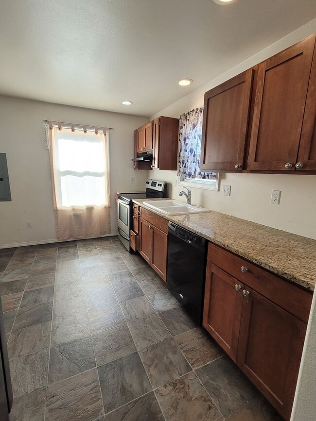 Building Photo - Ephrata House with Garage & Fenced Yard