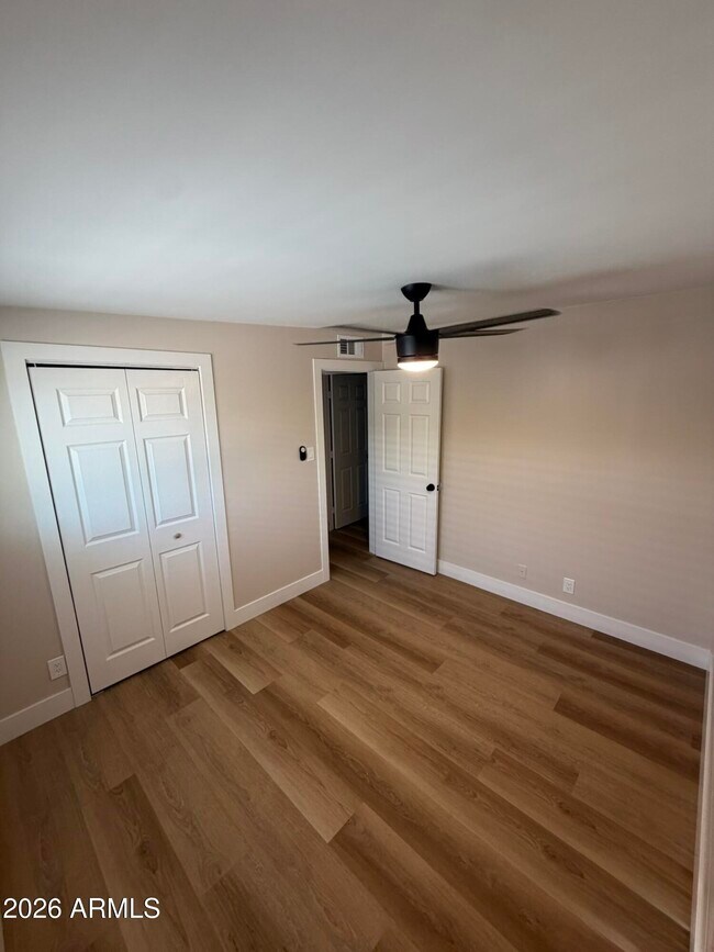 Building Photo - 909 S Kenwood Cir