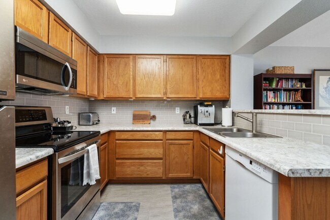 Building Photo - 2502 Timberwood Dr