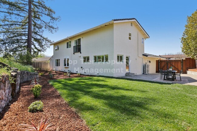 Building Photo - 44 Lariat Ct