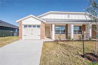 Building Photo - 5901 Betty Lou Dr