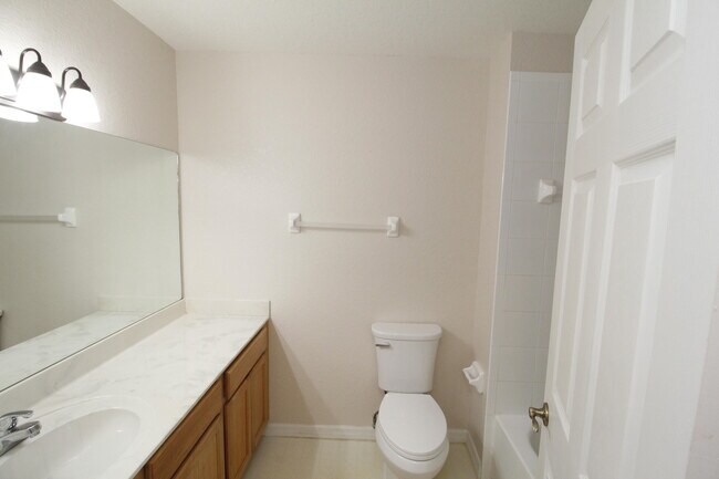 Building Photo - 105 Turpial Way