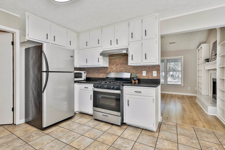 Building Photo - 37 Seven Pines Cir