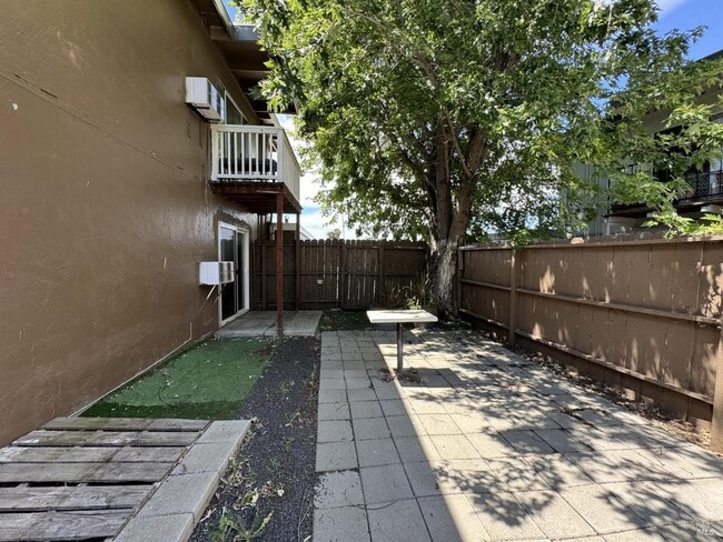Building Photo - 1712 Arthur Ct