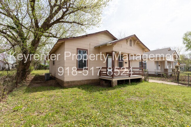 Building Photo - 1607 N Lewis Pl