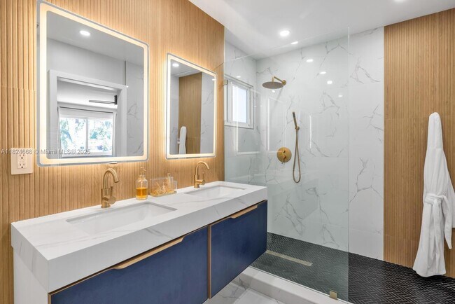Building Photo - 9650 SW 9th Ct