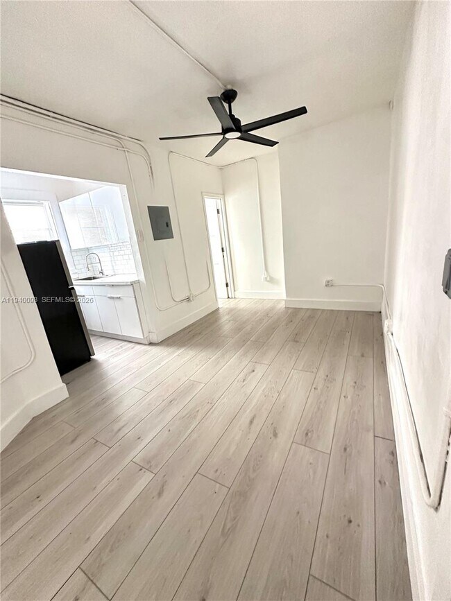 Building Photo - 967 SW 5th St