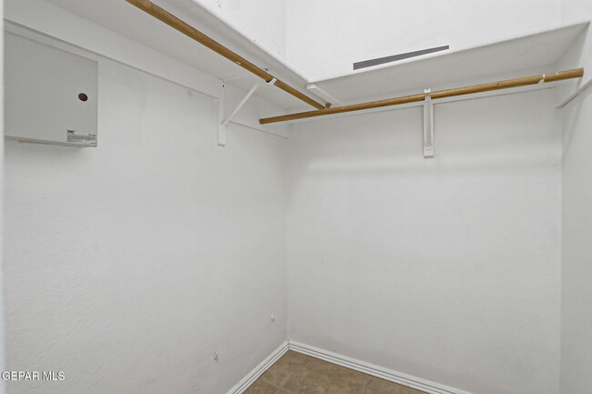 Building Photo - 12528 Martin Bauman Dr