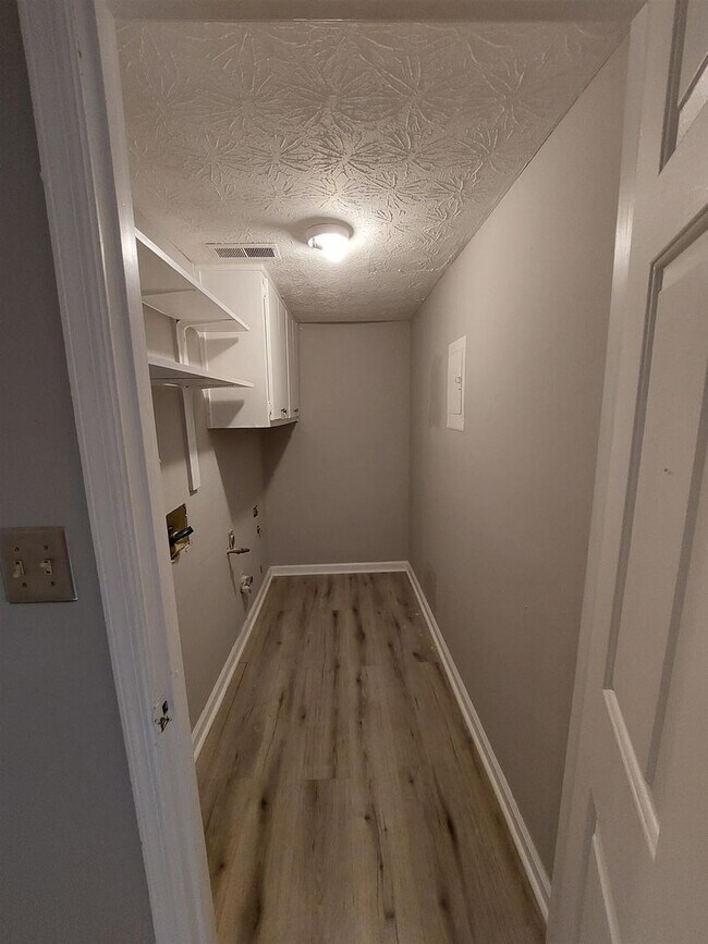 Building Photo - Town Home in Beautiful Fayetteville