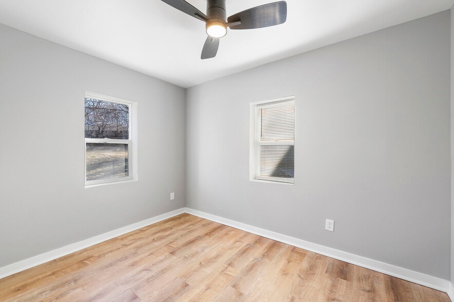 Building Photo - 5005 N Elmwood Ave