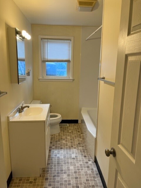 Full Bath - 1330 Delaware Ln