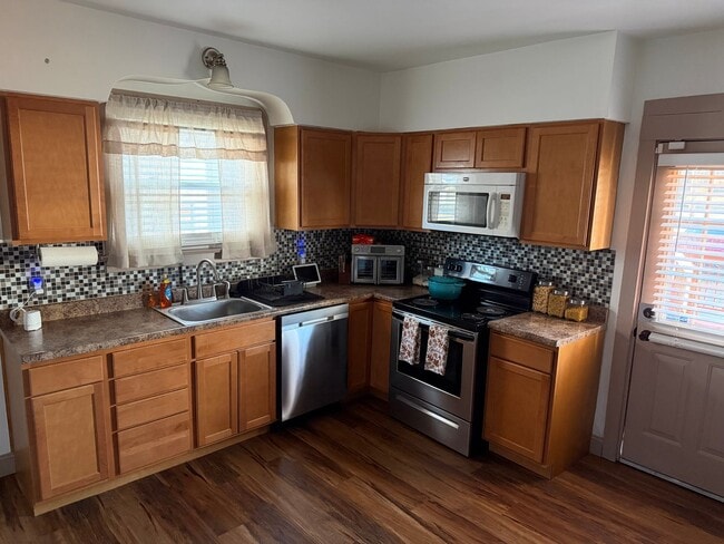 Building Photo - 1707 N Charles St