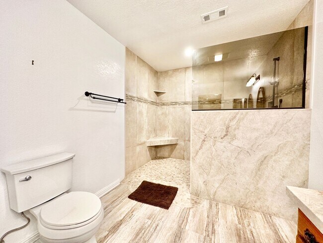Building Photo - Sweet Single-Story, Completely Detached, Home in the Picturesque Fallbrook Village HOA Community!