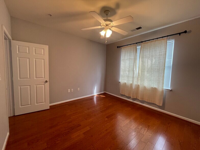 Building Photo - 12124 Garden Ridge Ln