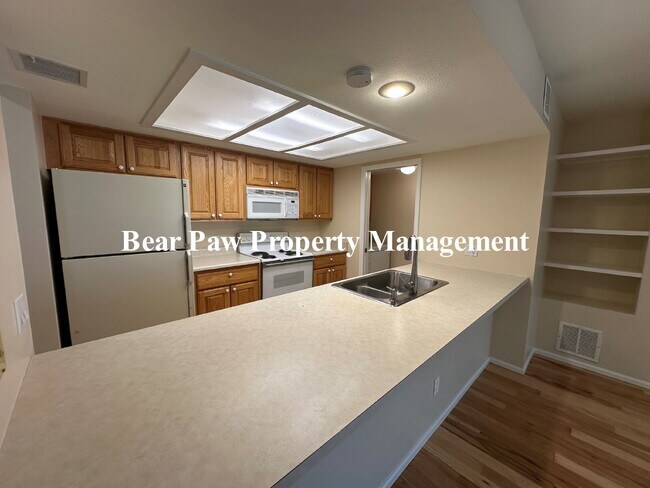 Building Photo - "Great  2-Bed, 2-Bath Condo Genesee"