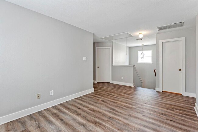 Building Photo - 19511 Fletcher Way Dr