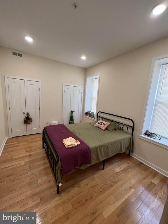 Building Photo - 1926 W Girard Ave