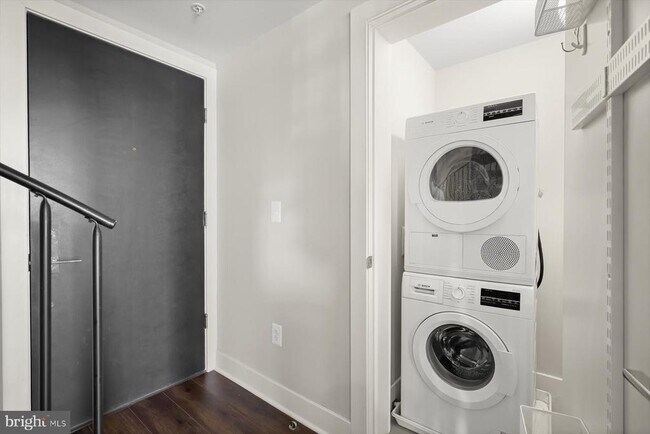 Building Photo - 1311 13th St NW