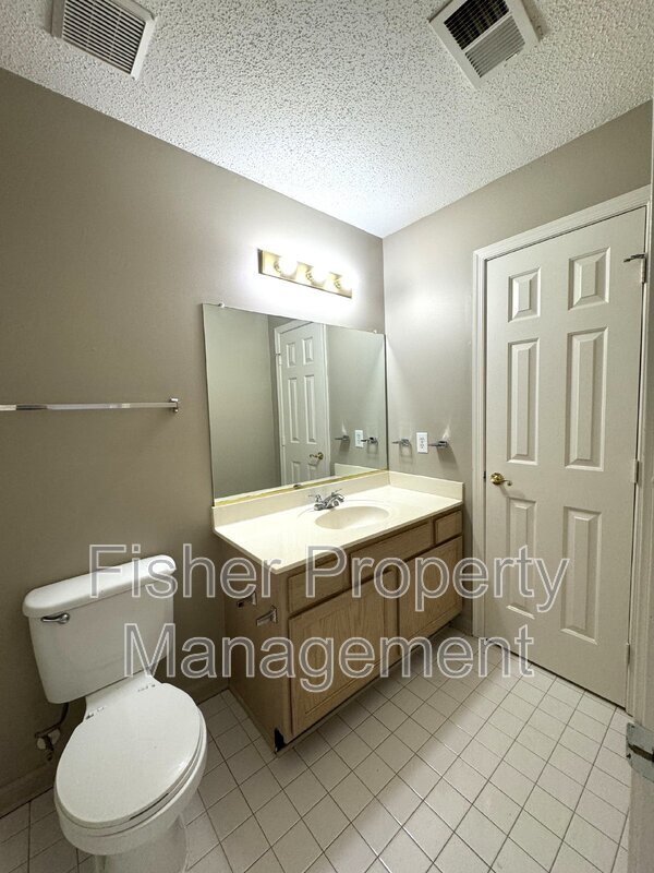 Building Photo - 830 Brassie Ln