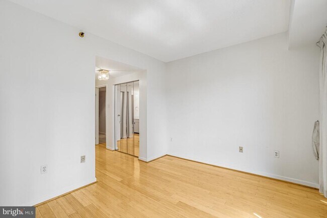 Building Photo - 1530 Key Blvd
