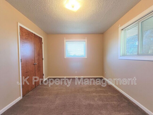 Building Photo - 4609 5th Ave S