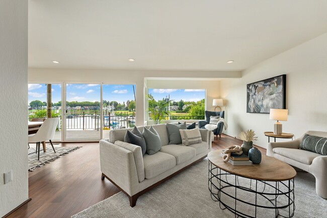 Building Photo - 540 N Hayden Bay Dr