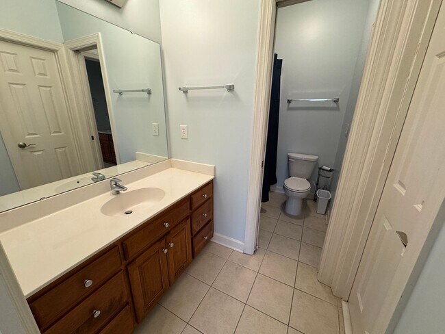 Building Photo - Available to Show