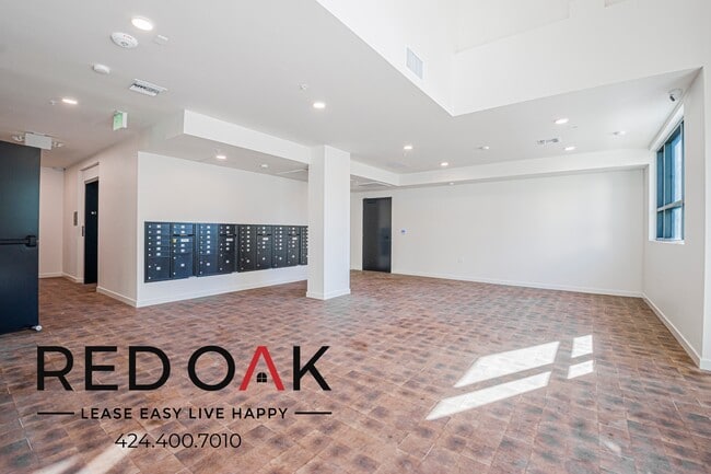 Building Photo - 856 S Gramercy Dr