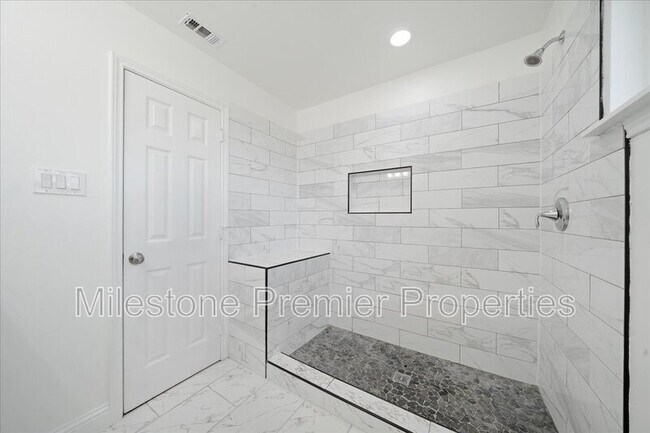 Building Photo - 3308 Moulton St