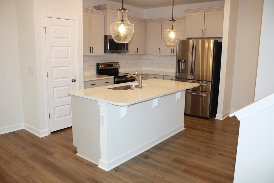 Building Photo - 7803 Flatrock Park Dr