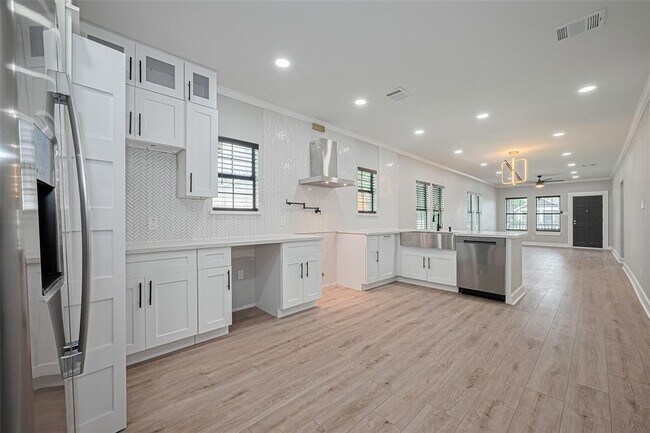 Building Photo - 1205 E 27th St