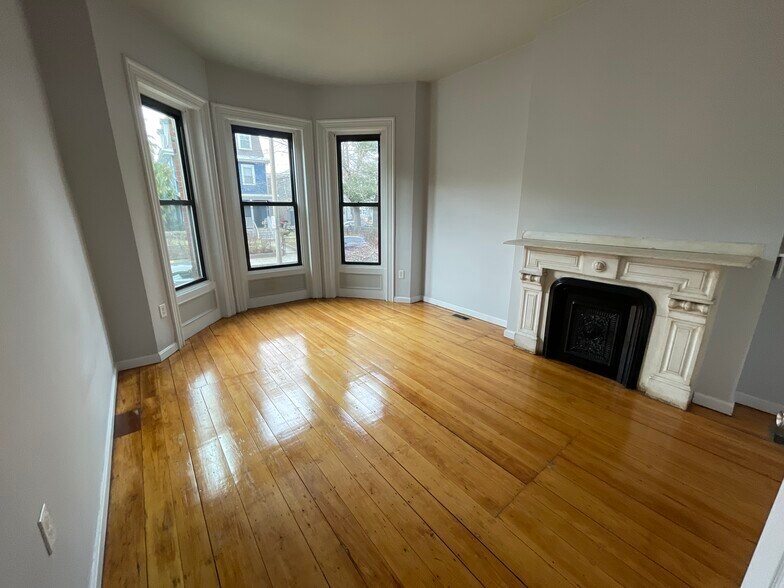 Building Photo - 18 Perrin St