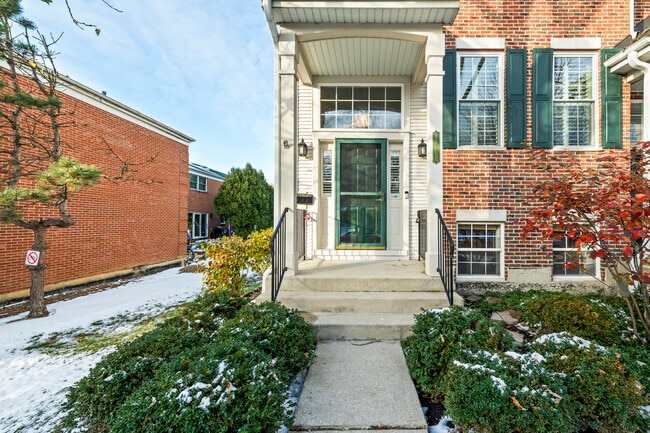 Building Photo - 2106 Rugen Rd