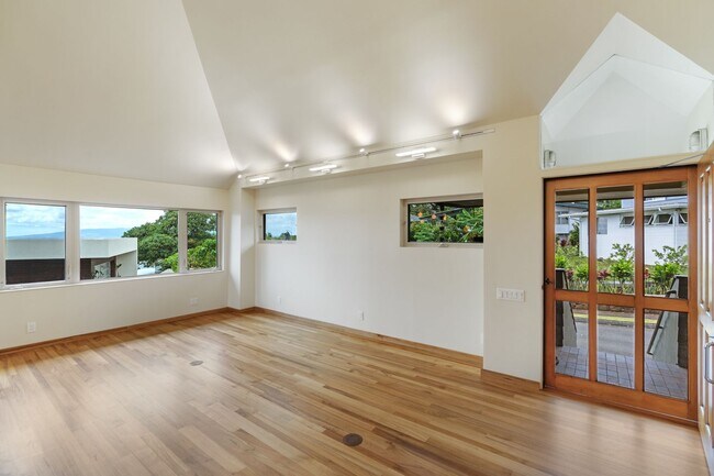 Building Photo - 2/2 Makiki Hts Home