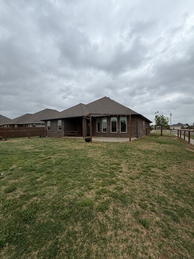 Building Photo - Community Pool - Lawn Care Included - Storm Shelter - Community Pool