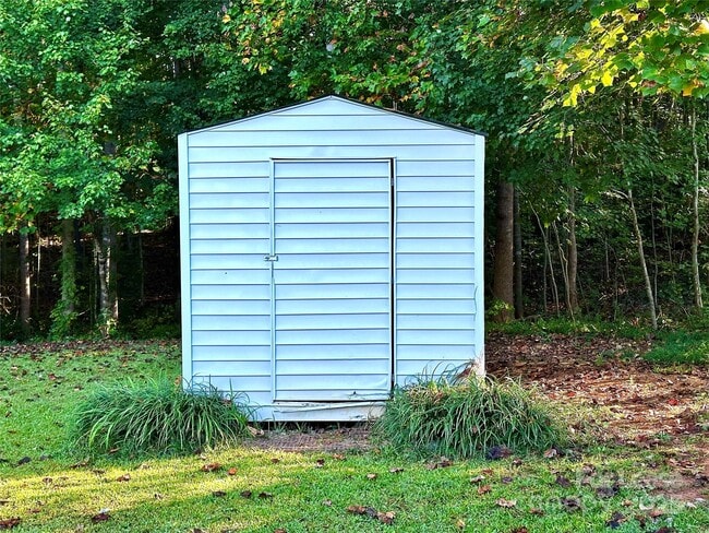 Building Photo - 5589 Wrenn Dr
