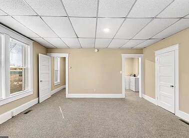 Building Photo - 406 E Pine St