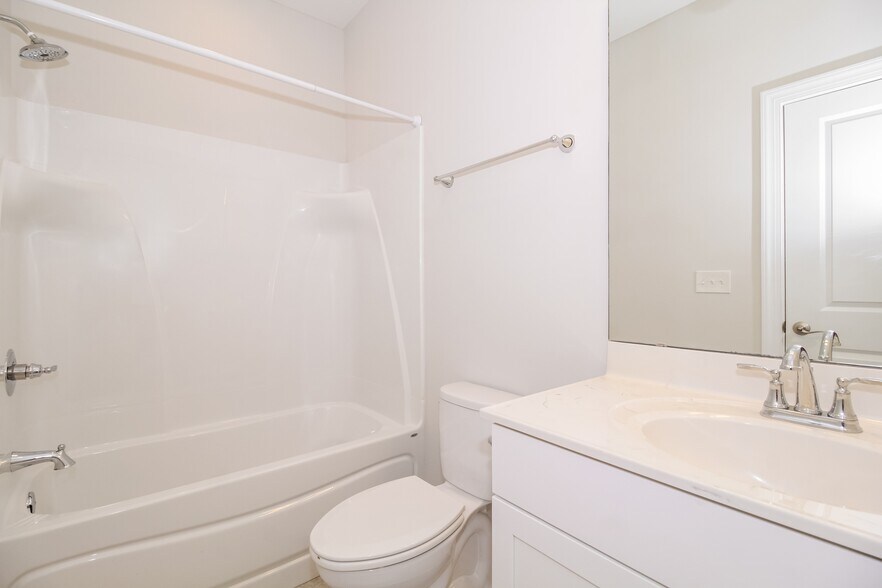 Building Photo - 185 Glenshee Ct