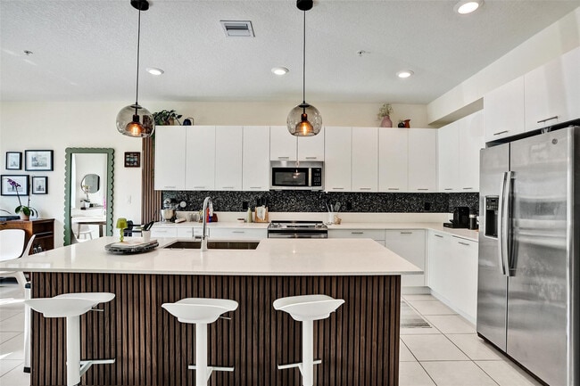 Building Photo - 8001 NW 41st St